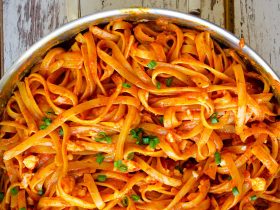 Fettuccine with chicken and red sauce