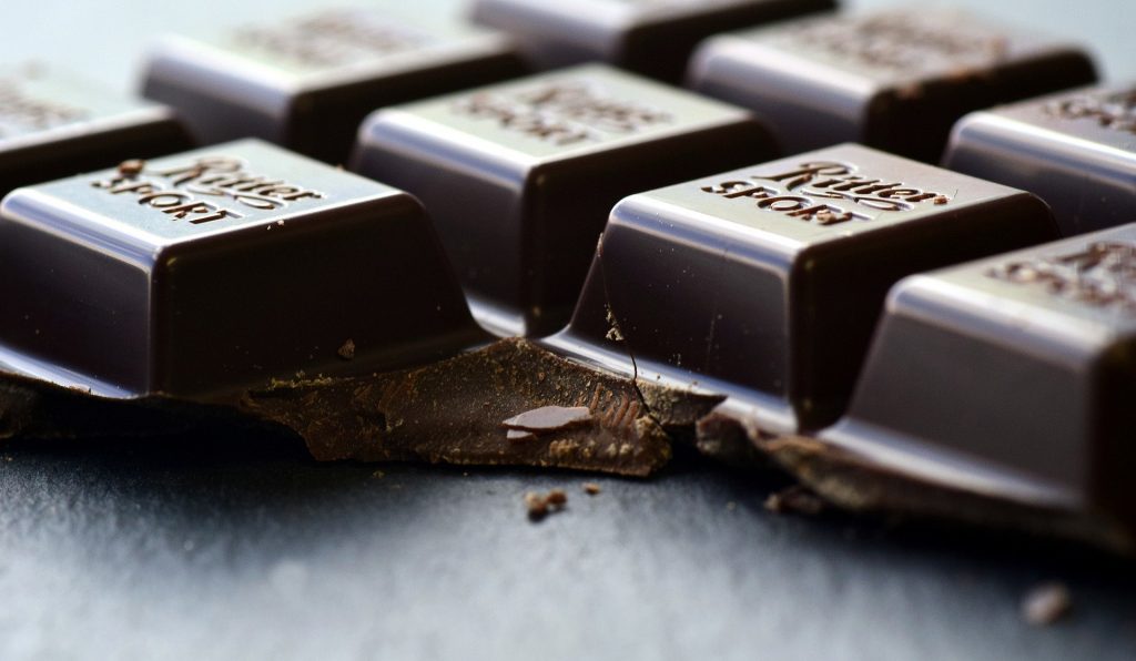 علميا الشيكولاتة الداكنة تحارب الاكتئاب