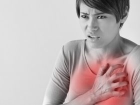 6 أعراض للنوبة القلبية تحدث فقط عند النساء